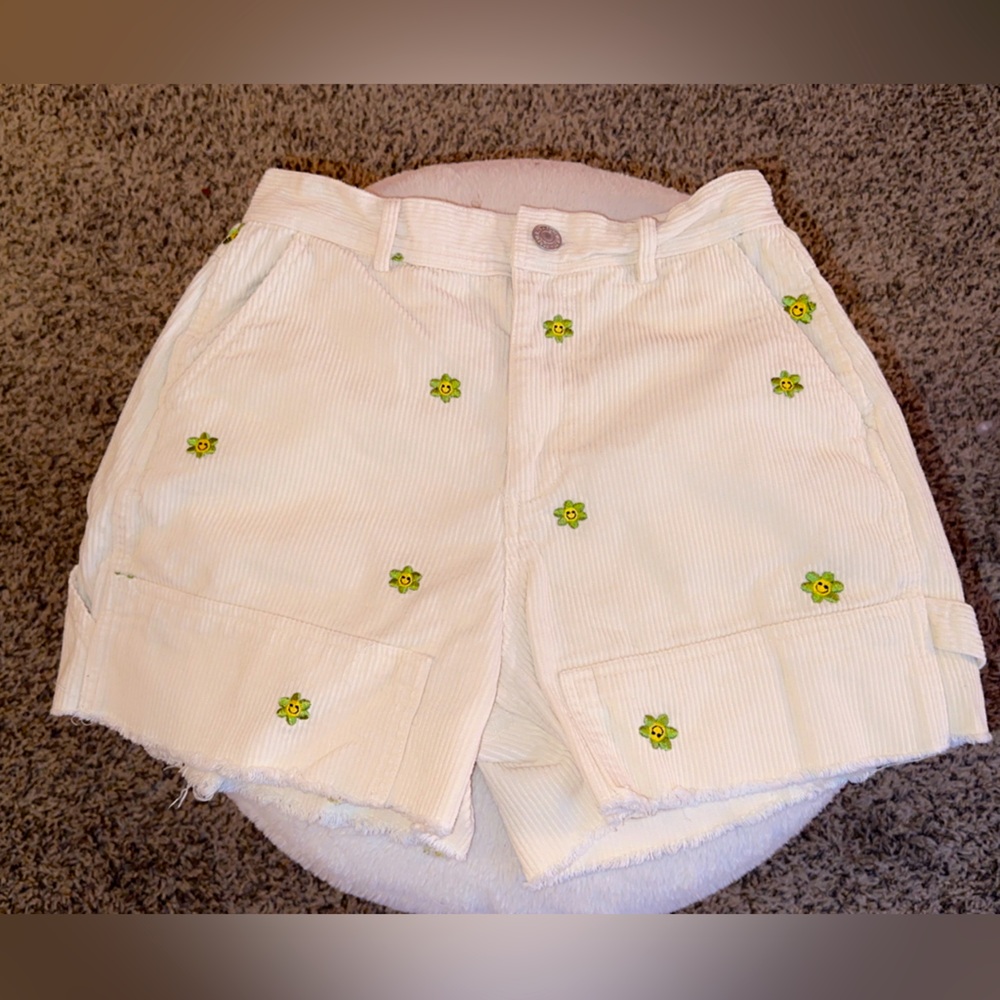 Forever 21 Cream Colored Corduroy Smiley Green Flower Shorts, Medium. Used once.
